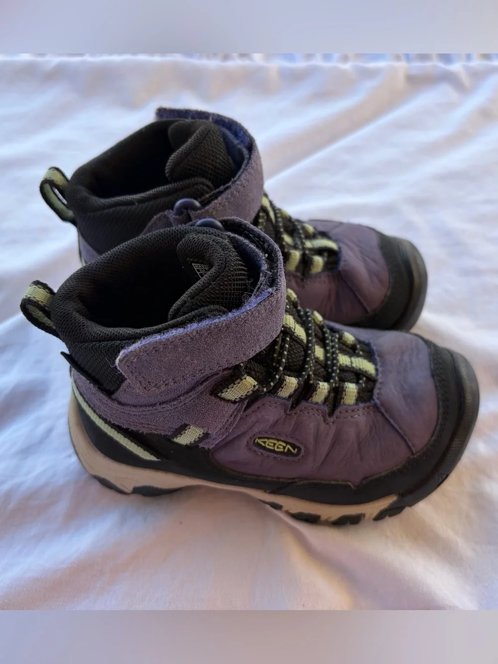 Keen Waterproof Toddler Purple and Black Outdoor Hiking Boots Size 8 Great Cond!